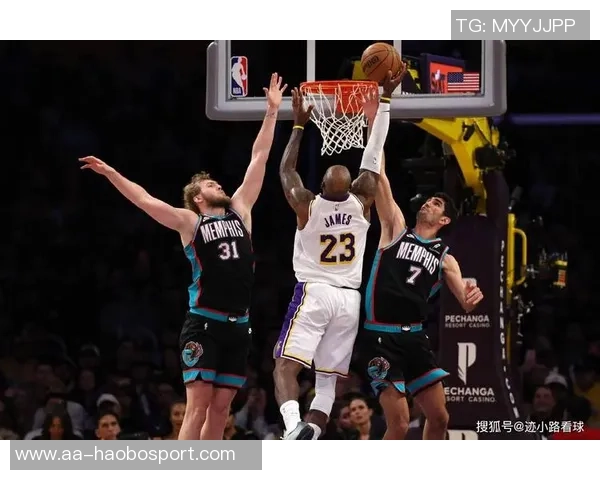 东詹强势表现助力球队逆转局面海斯替代顿宝成关键调整